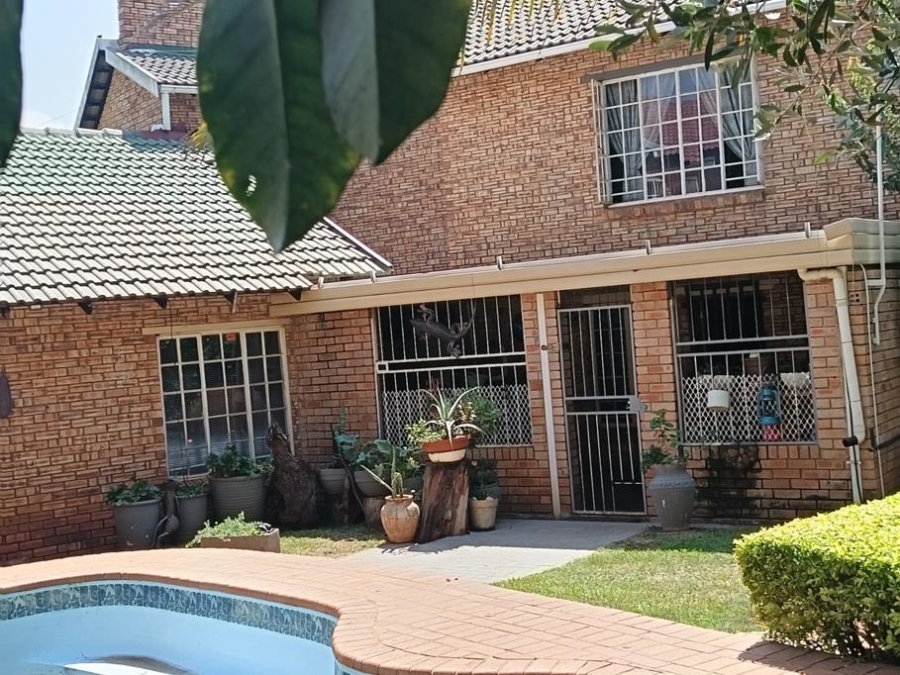 6 Bedroom Property for Sale in Cashan North West